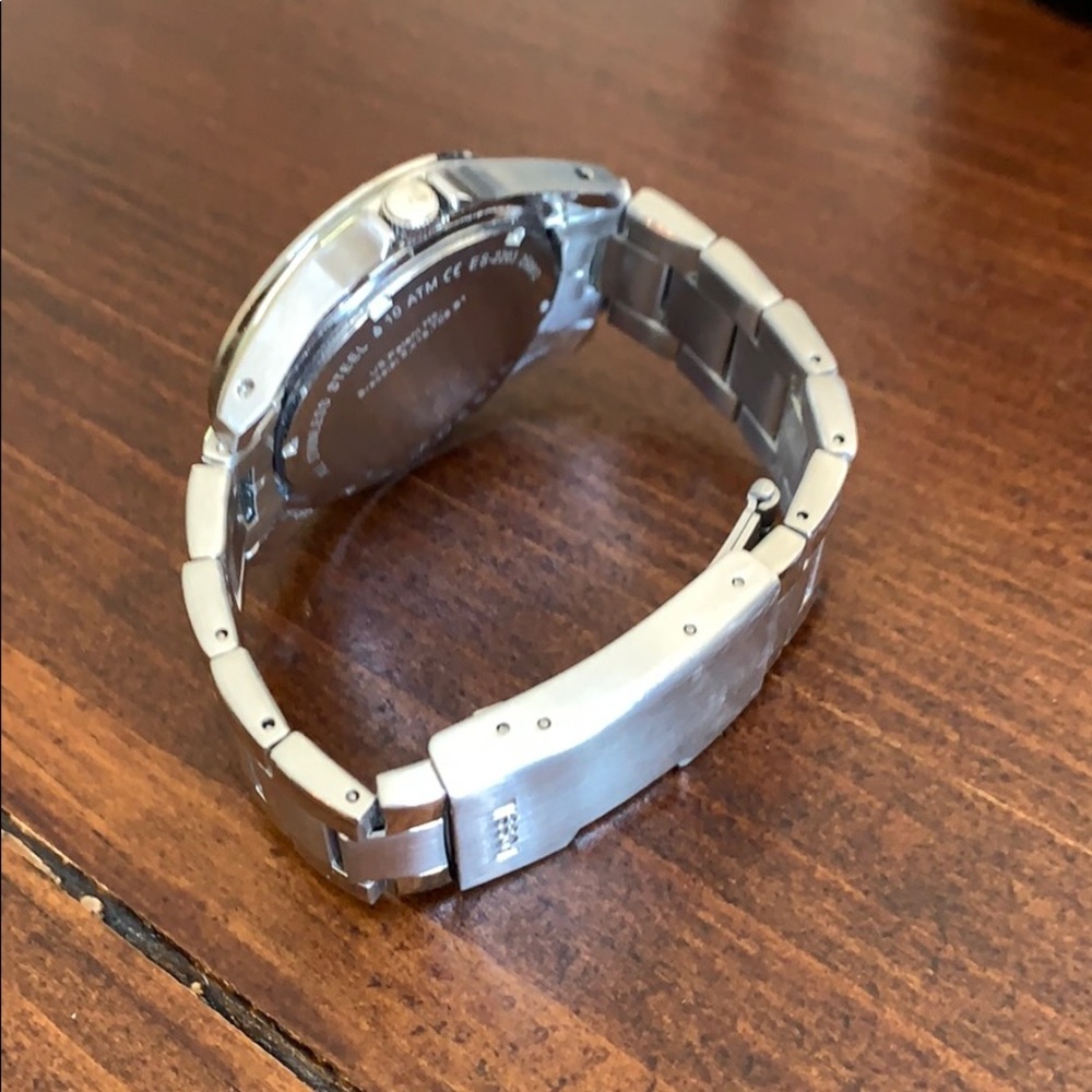 Women’s silver Fossil watch - Picture 2 of 3